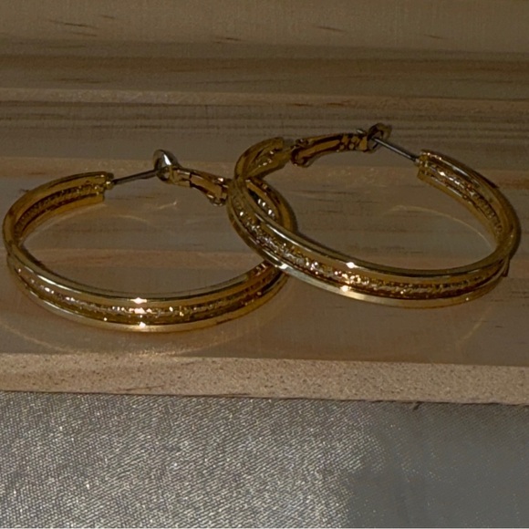 Multi-Band Textured Hoop Earrings Elegant Classic Timeless Gold Tone Hoops - Picture 14 of 14